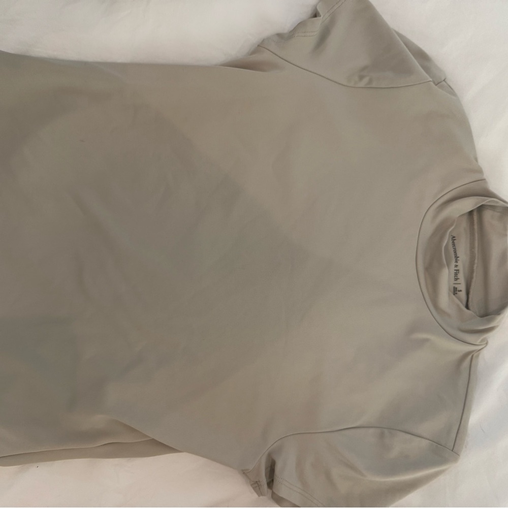 Abercrombie & Fitch Light Mock Neck Scuba Short Sleeve Shirt